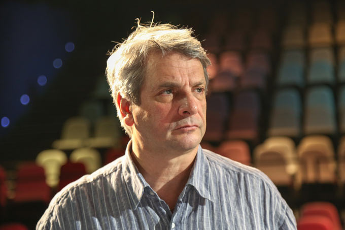 Профессор кафедры музыкального театра и эстрадного искусства, режиссер Б. Е. Уваров в театре "Лицедеи" (источник фото: https://vk.com/wall-122369834_886)