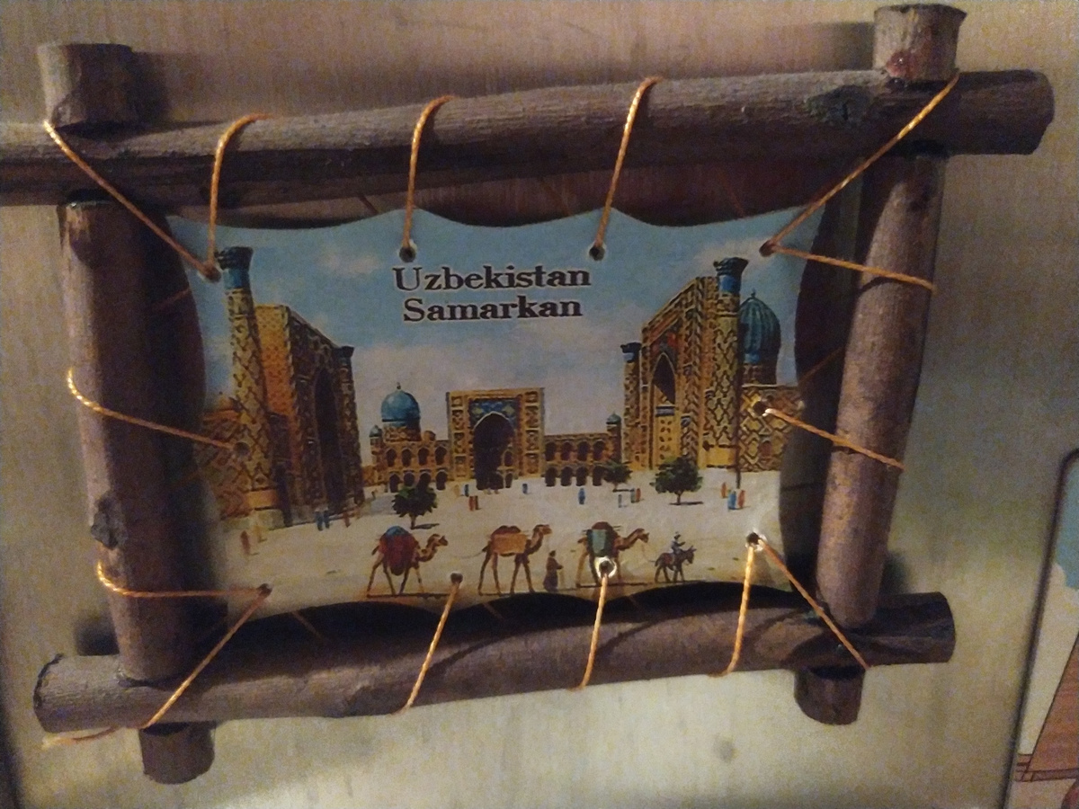 Если не знаете, что привезти из Узбекистана, даже банальный магнит может оказаться необычным подарком