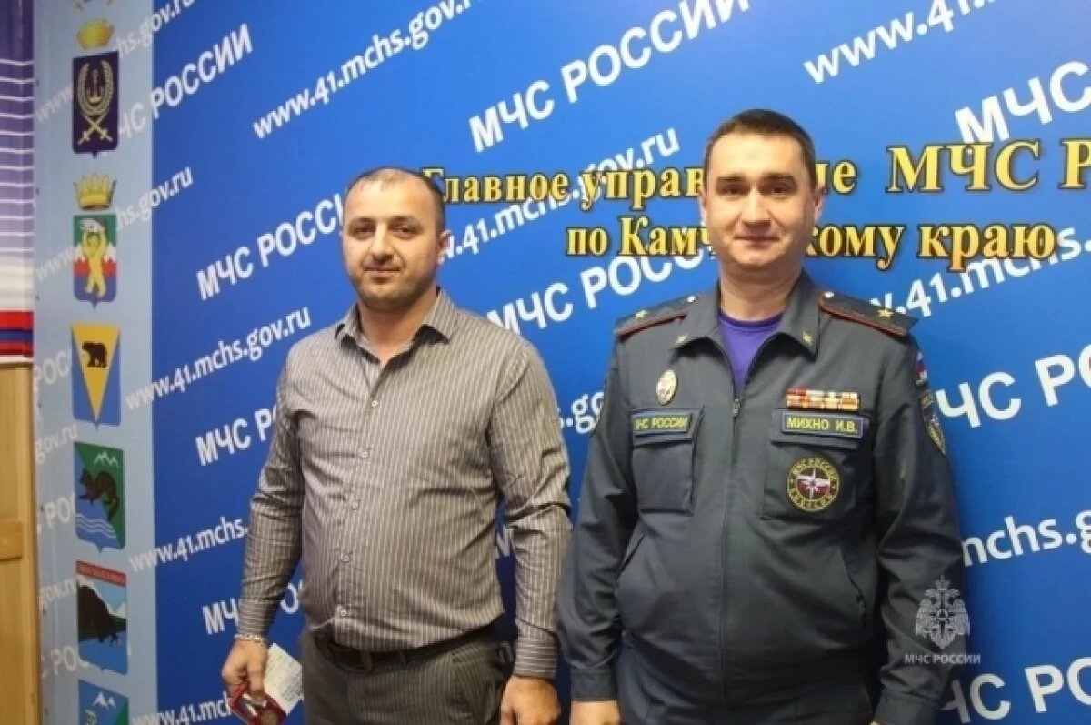    На Камчатке наградили сотрудников МЧС за спасение людей на пожарах