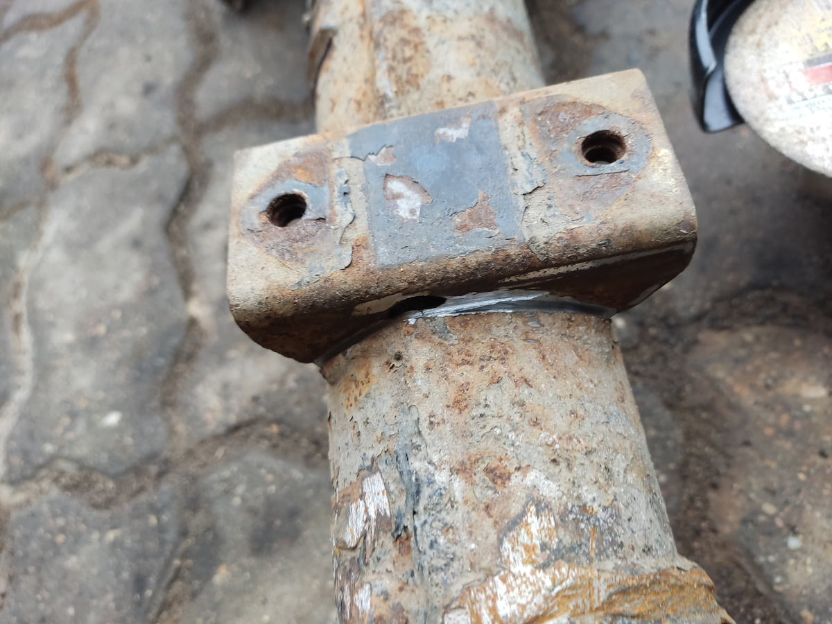 Удаляем крепления