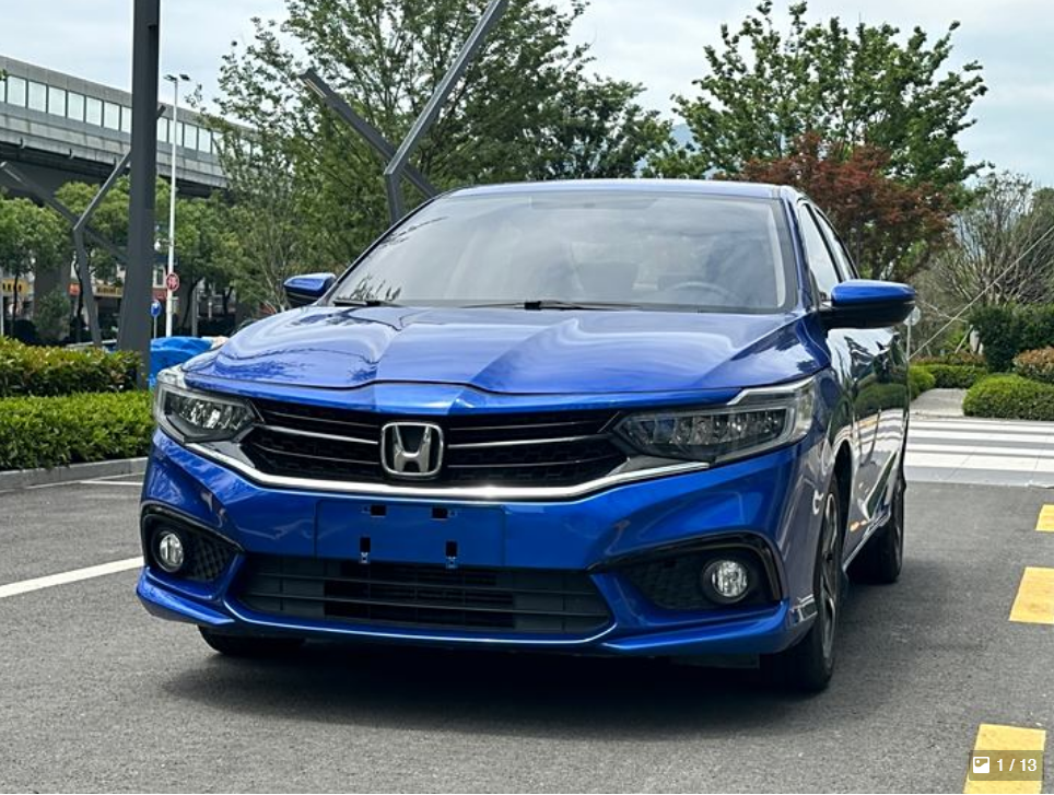 Фото внешности и салона, листайте