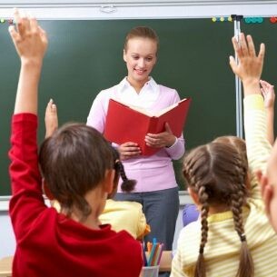 Большинство жителей Иркутска высказались в поддержку законопроекта, который предполагает введение штрафов за публичные оскорбления учителей на работе. Как сообщает ИА «Альтаир» со ссылкой на Superjob, который провел опрос, 69 процентов респондентов одобряют инициативу.