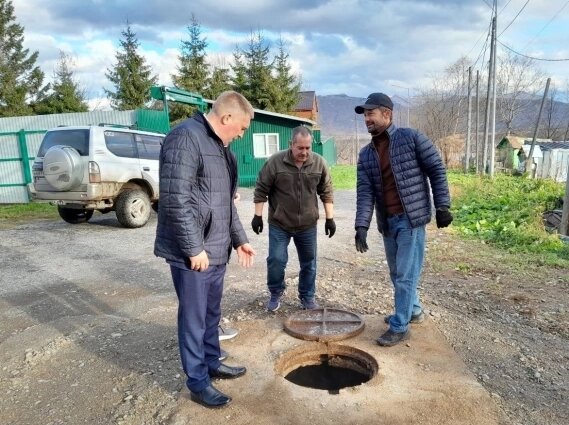    Проверка выполнения работ по водоотведению. Фото: АО «Корпорация развития Камчатки»