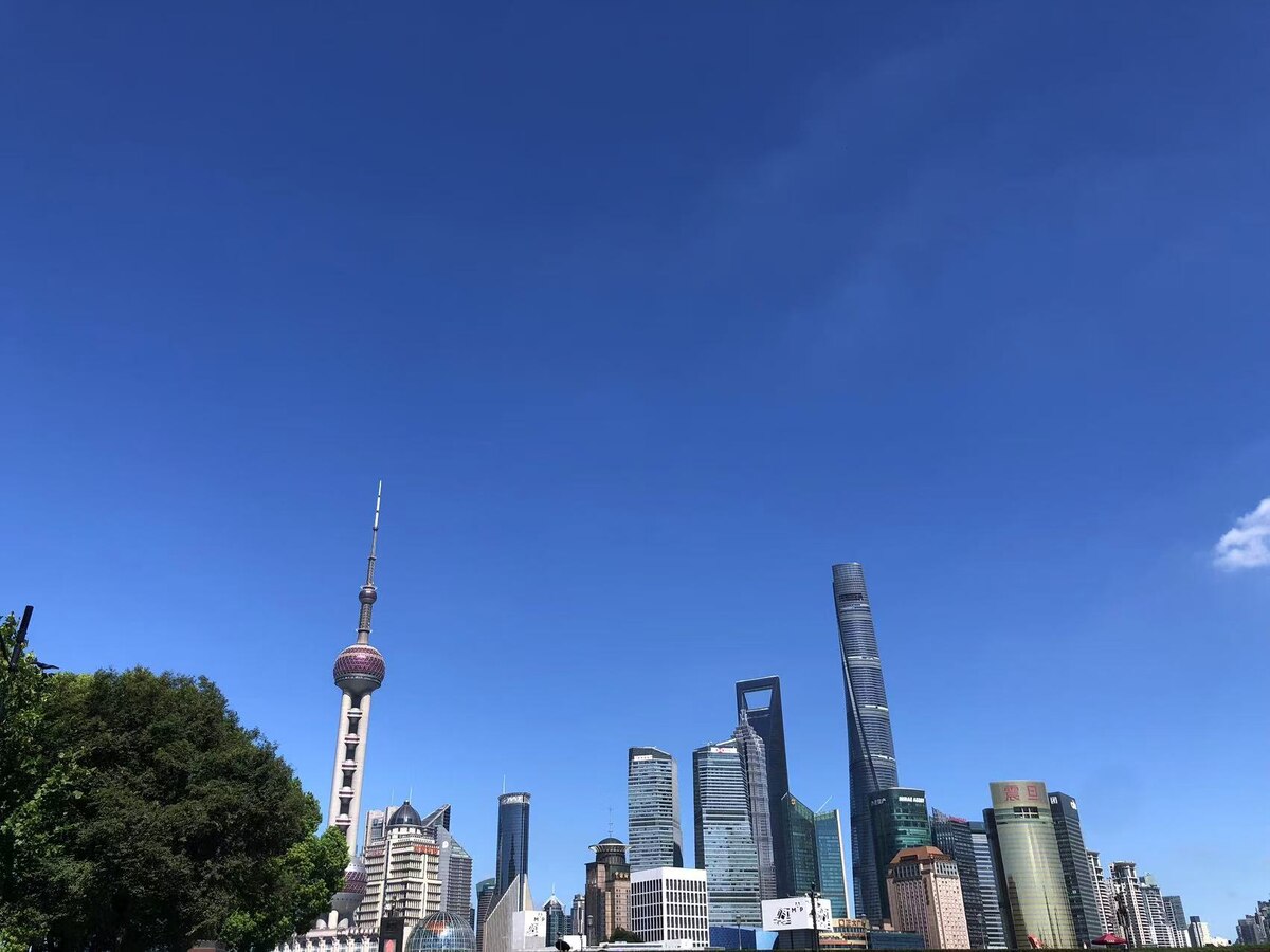 Шанхай. Вид на Пудонгские небоскребы.