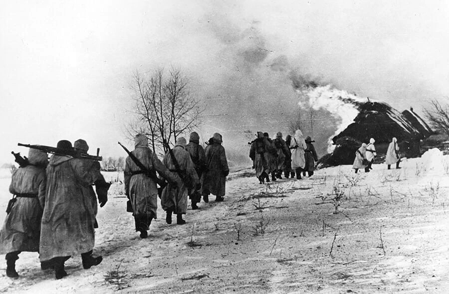 Koлoннa нeмeцкиx coлдaт 3-й дивизии CC "Mëpтвaя гoлoвa" Запрещена в РФ и во всём мире