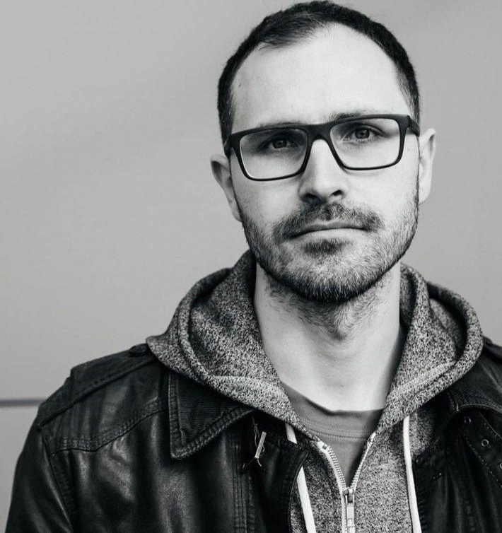 Алексей Поляринов - молодой, но уже обласканный критиками, писатель. 