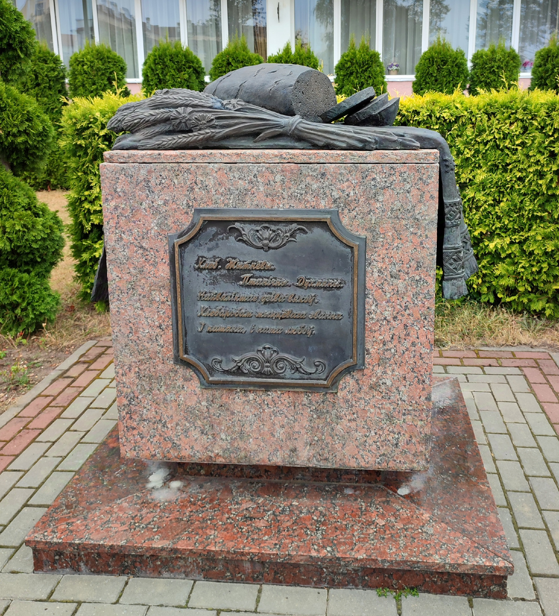 Издалека что-то кладбищенское напоминает 🤔