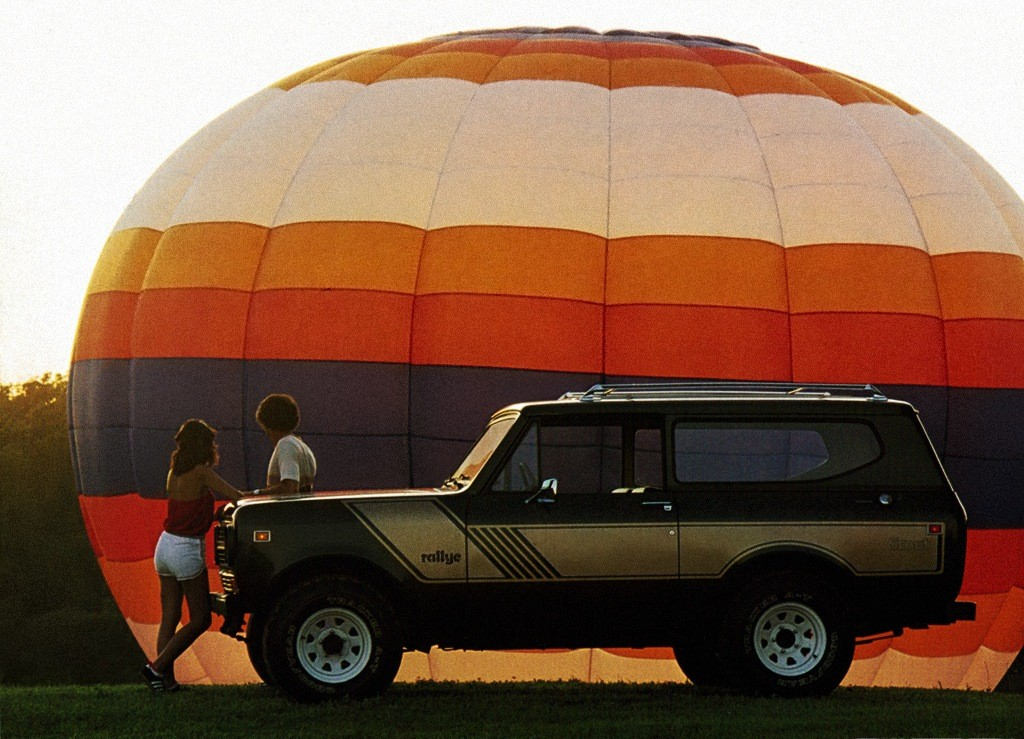 Внедорожники Scout выпускали с двигателями V6 и V8, которые развивали мощность до 240 л.с. 