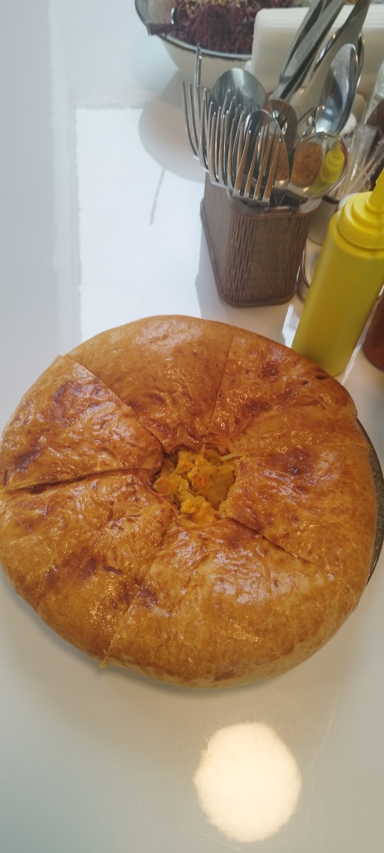 Тесто не толстое, скорее даже наоборот, начинки много и очень вкусно! 