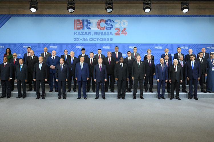    «Не надо требовать от других участников БРИКС больше, чем они могут дать. И нет смысла пытаться превращать БРИКС в какую-то иерархическую антизападную структуру».   
Фото: Сергей Бобылев / Фотохост-агентство brics-russia2024.ru