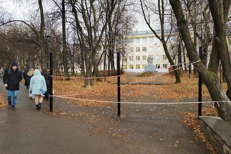    Дмитрий Москвин. Доступ в сквер ограничивают по требованию прокуратуры