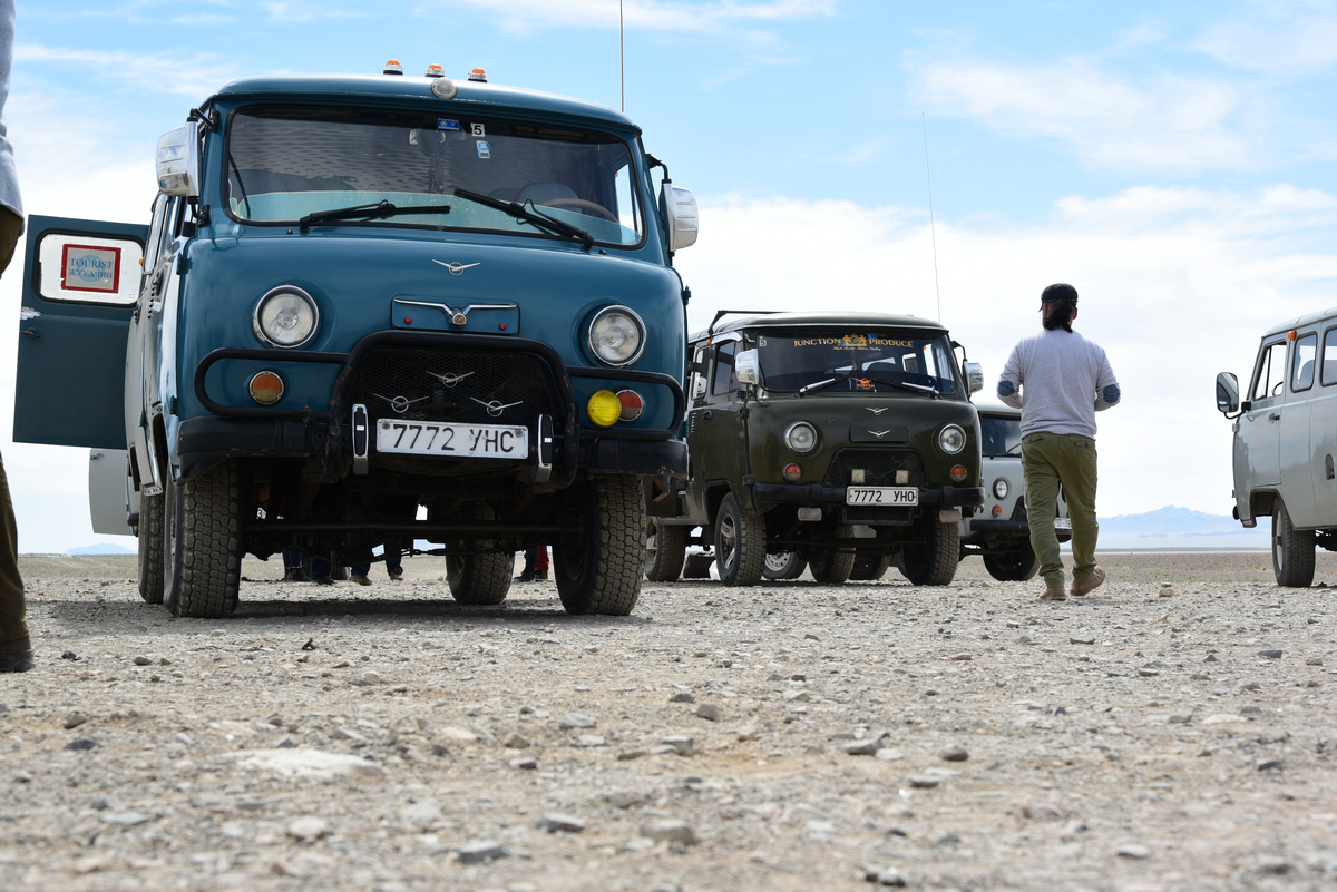  УАЗ с водителем, а не свой внедорожник.