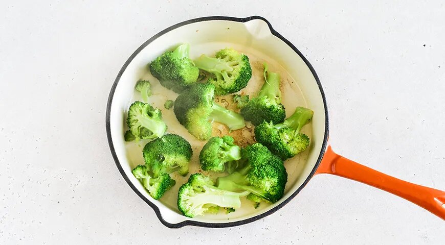   Яичница с брокколи (gastronom.ru)