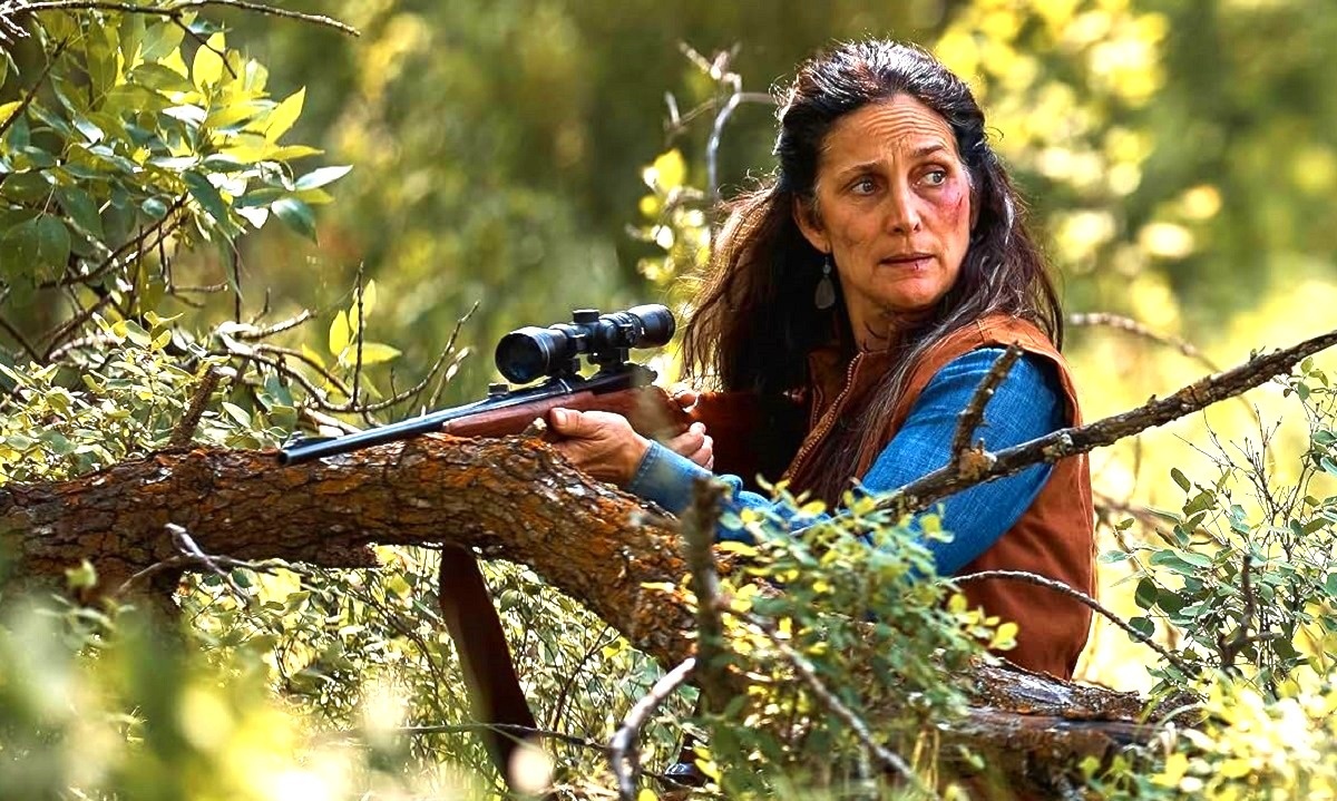 Кэри-Энн Мосс: - Кто ворчит? Я ворчу? А что тут скажешь, если со всеми этими "Матрицами: Воскрешениями" мне даже сходить поохотиться на оленей некогда! 