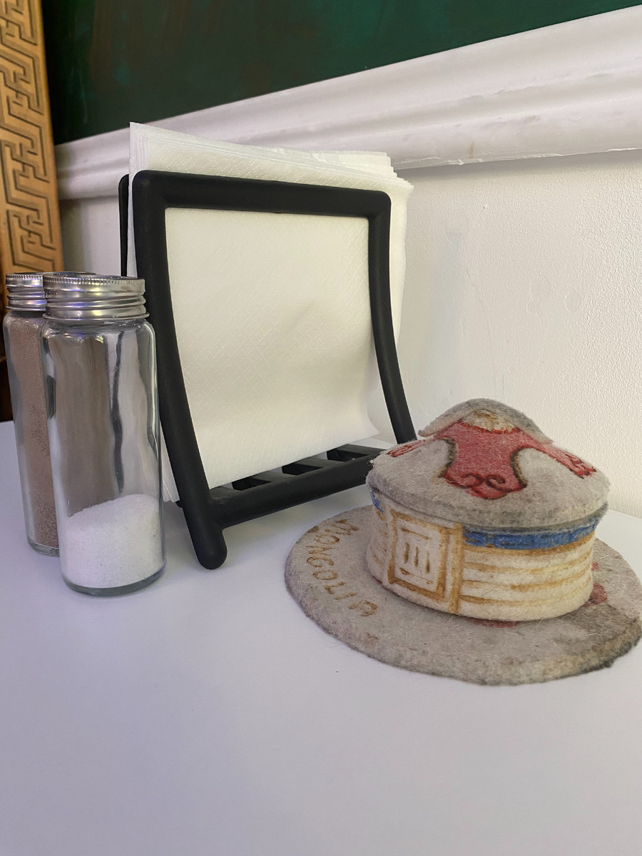 в юрте спрятаны кости и бумажка с инструкцией