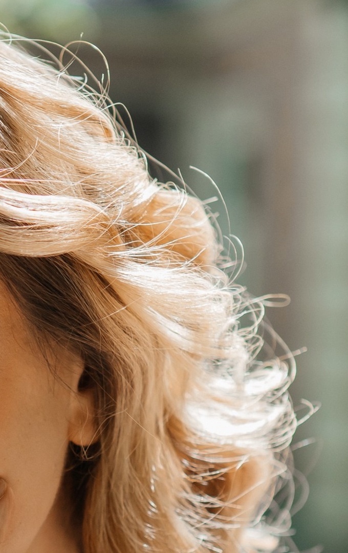 Обратите внимание как плавно размывается фон, от волоска к волоску