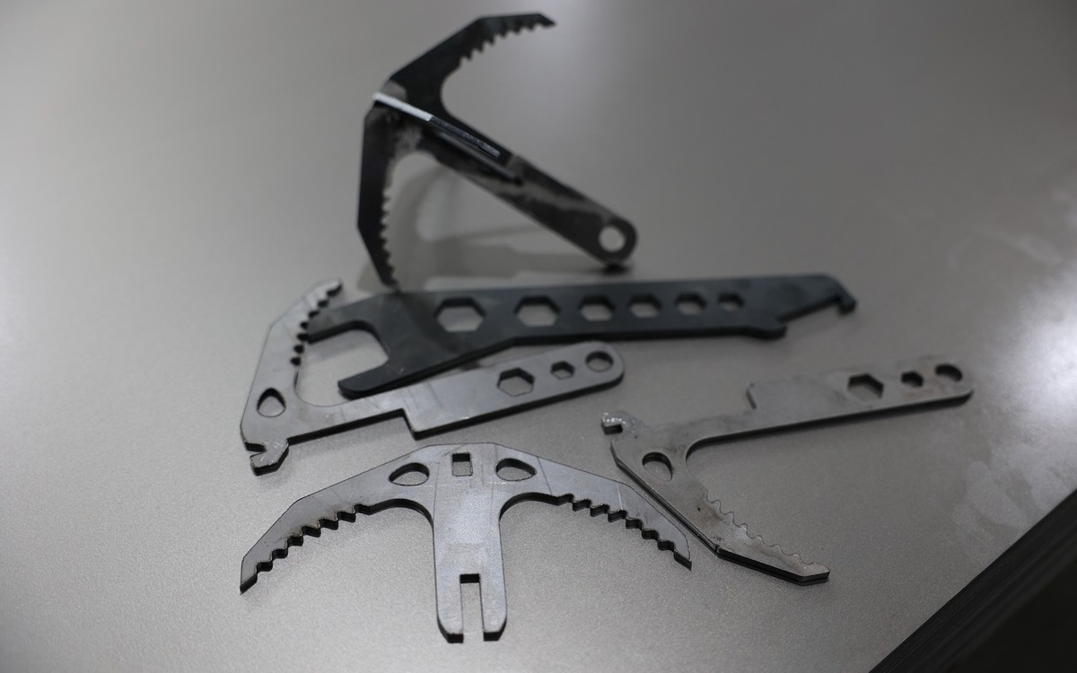    Липецкое предприятие начало изготавливать для фронта мастер-ключ областного Совета депутатов