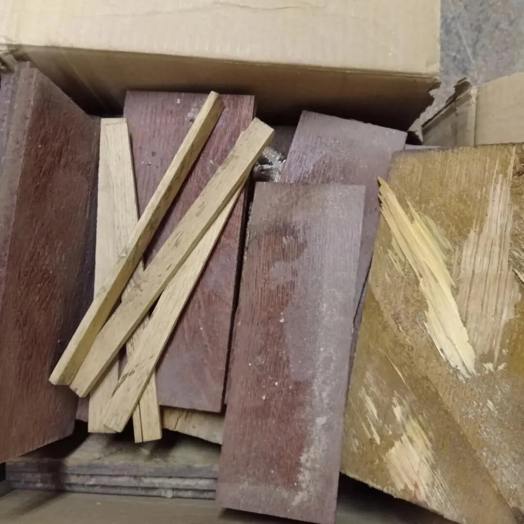 Это я немного уже разобрала, пропылесосила грязь и сложила в коробку.