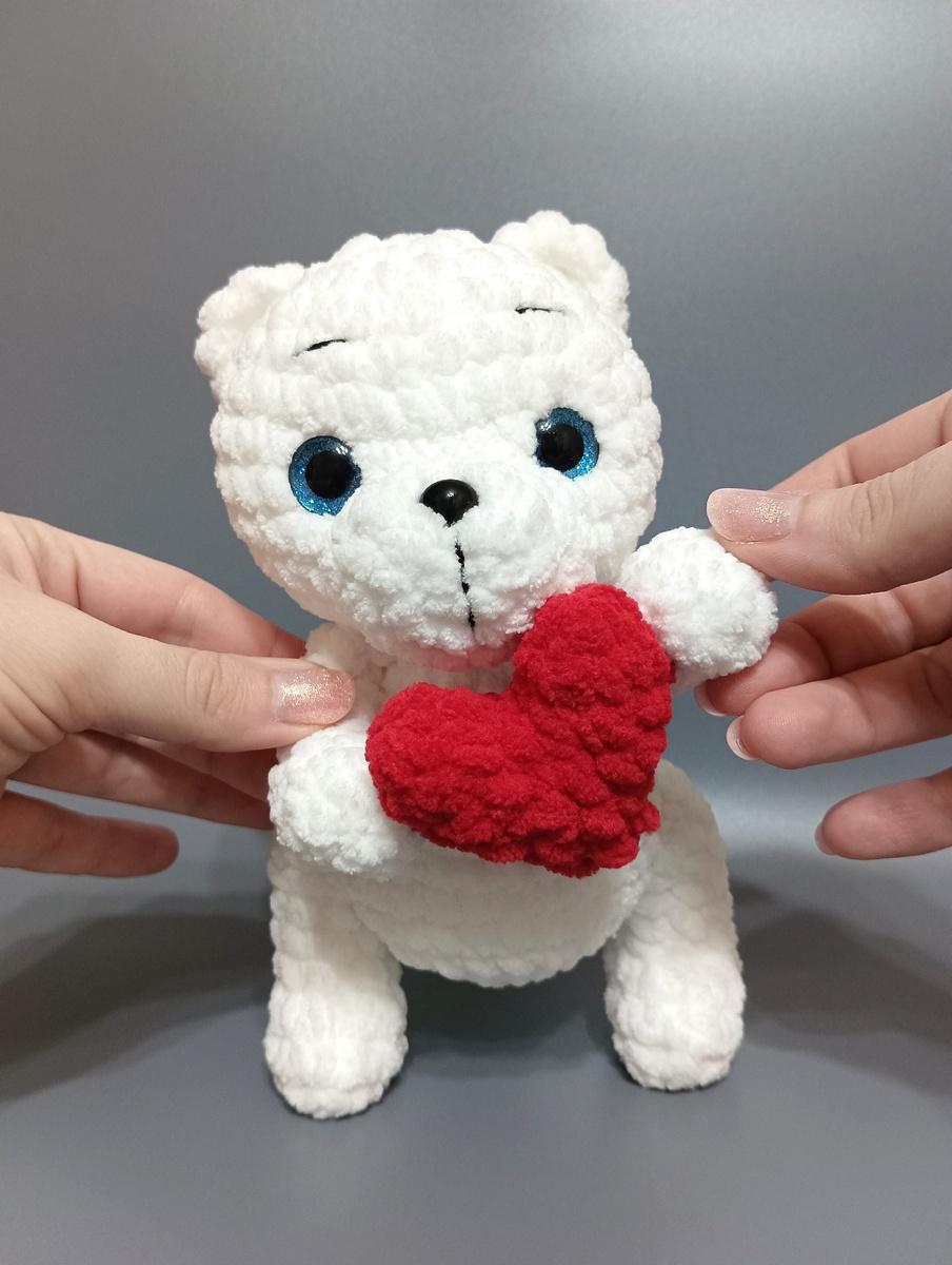 МК Мишка с сердечком крючком, ножки на пластиковых суставах