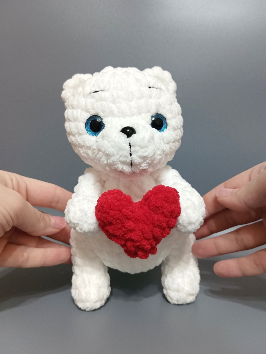МК Мишка с сердечком крючком, ножки на пластиковых суставах