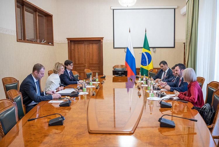    Зерновую биржу БРИКС и расширение аграрного сотрудничества России и Бразилии стороны обсудили в МСХ РФ