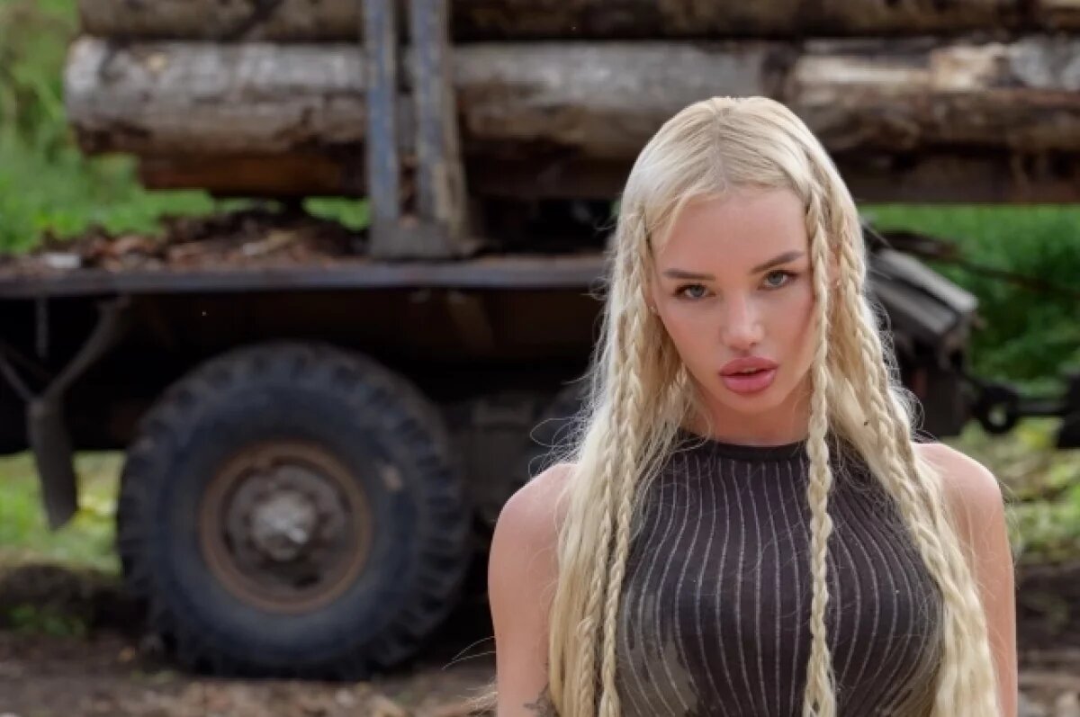    Известная модель Ольга Абрамович ради шоу временно сменила комфортную жизнь на выживание в деревне.