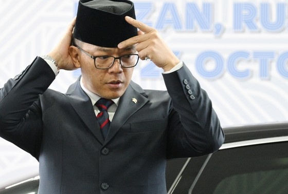    Министр иностранных дел Индонезии Сугионо во время прибытия глав делегаций на территорию Международного выставочного центра «Казань Экспо» для участия в XVI саммите БРИКС