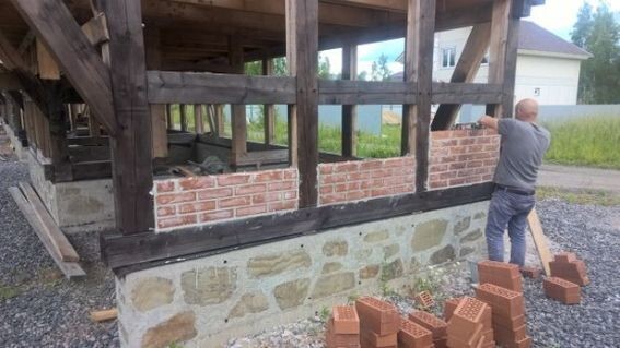 Деревянный каркас с заполнением кирпичом