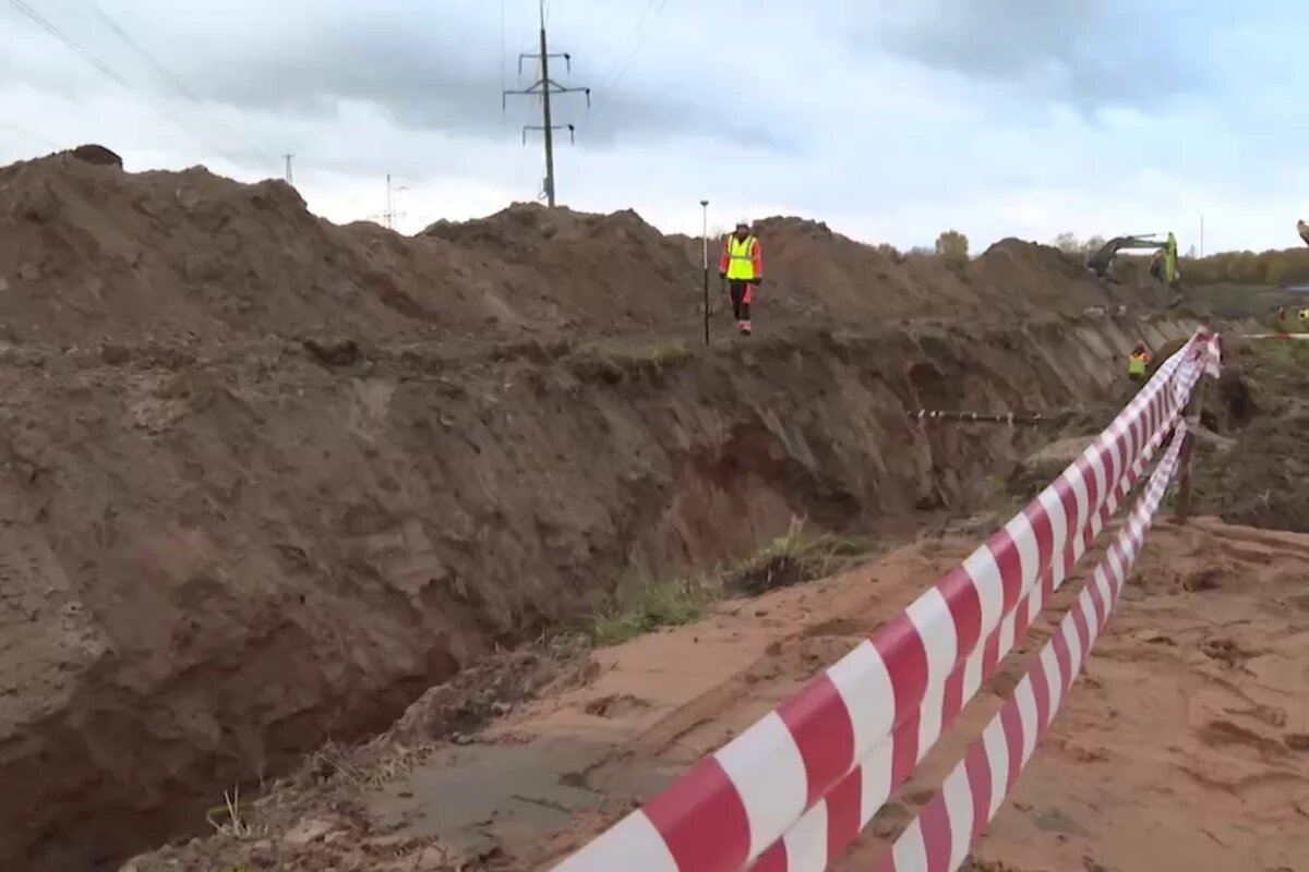    Кольцевой магистральный водопровод продолжают строить в Пскове