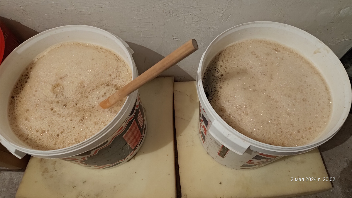 Здесь сусло из концерта, но из солода получается точно так же. Нет фото того периода, когда первый раз делал зерновое сусло 