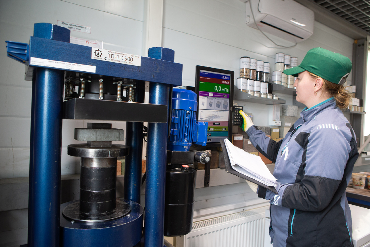 Лаборатория завода тротуарной плитки Поревит в Ялуторовске