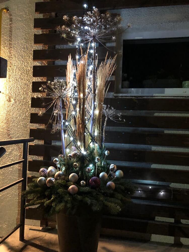 новогоднее оформление - композиции, ели