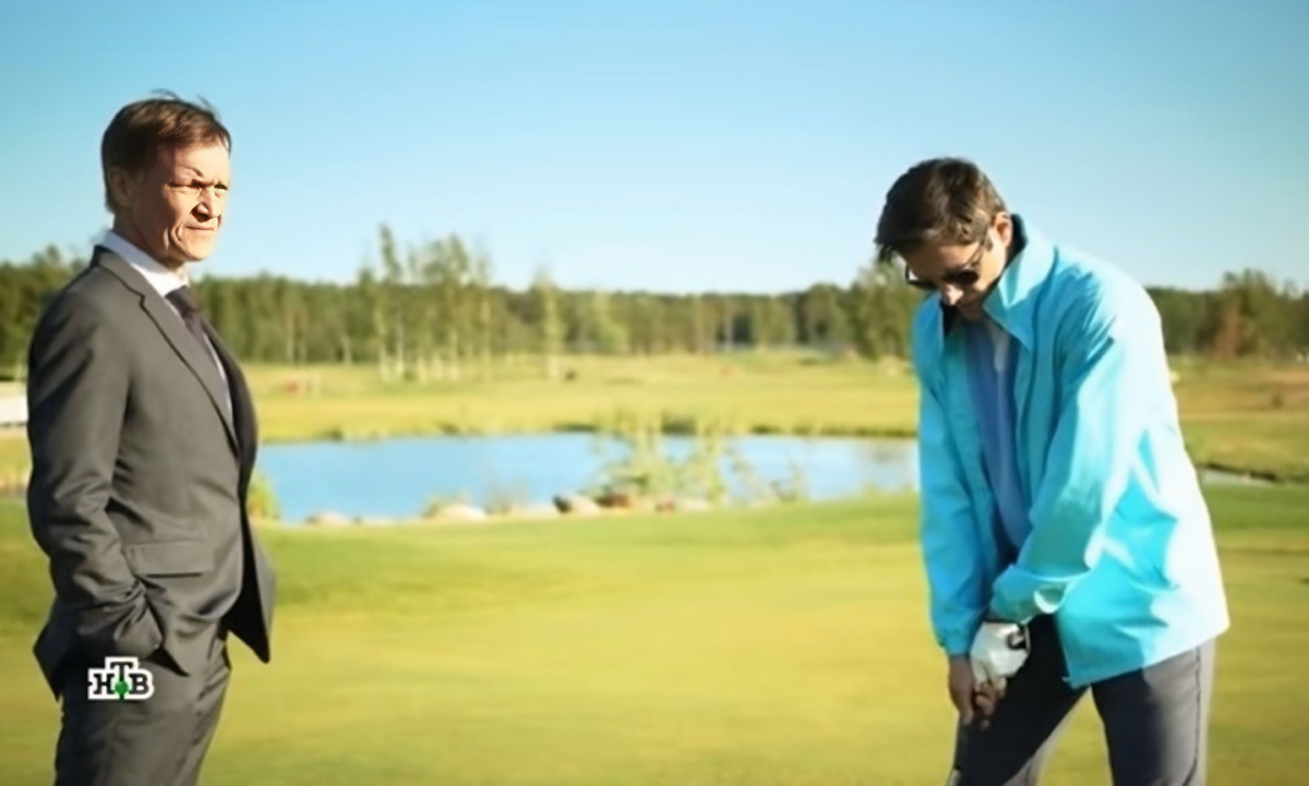 Кадр из 3й серии. Арсеньев встречается с Фомой в гольф клубе 