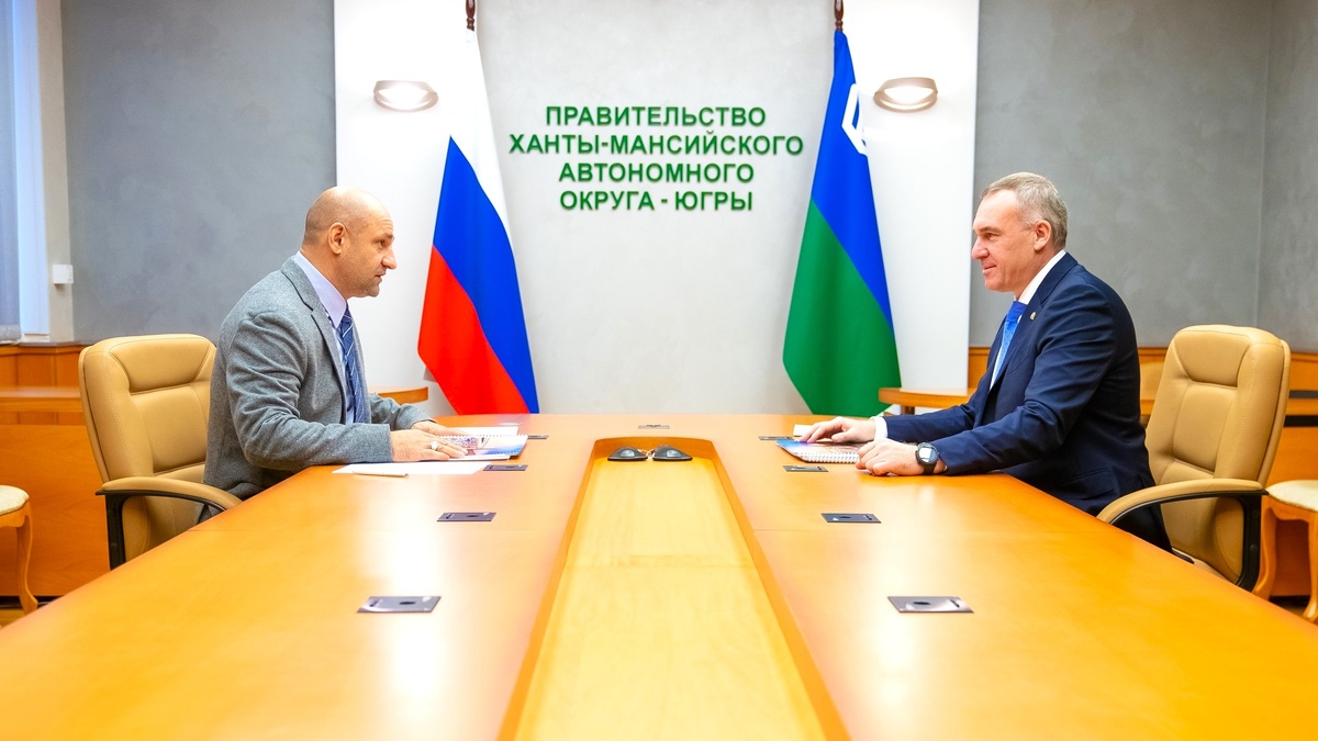    Полпред Президента РФ на Урале Артём Жога работает в эти дни в Югре