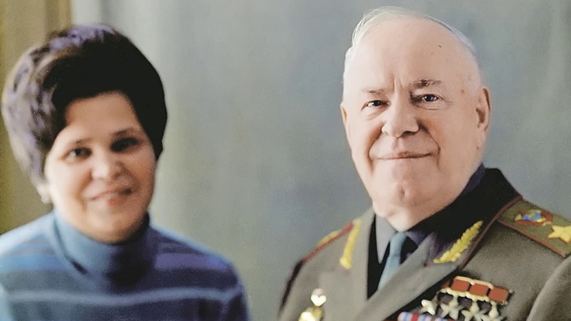 Жуков с женой Галиной Александровной в 1971 году