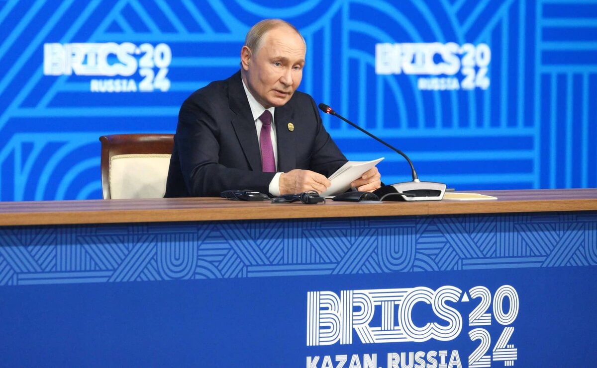 Фото: с сайта Кремля (http://static.kremlin.ru/media/events/photos/big2x/dsfWN8jJQqray0hAi7AOOtB8kJnOi17M.jpg)