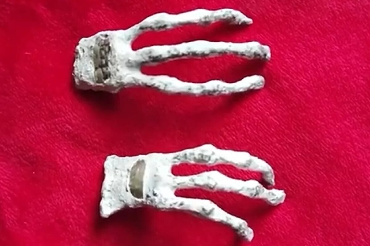    Трёхпалый гуманоид.