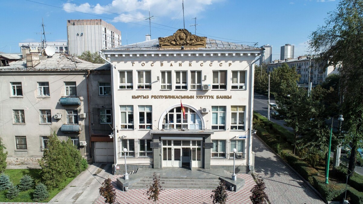 Банки КР остаются одним из лучших вариантов для россиян в плане «карточного туризма» и финансового транзита.