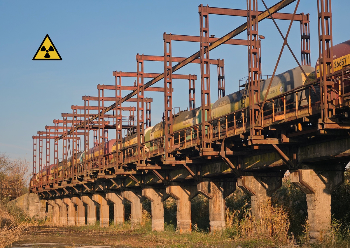 Эстакада на подъездных путях к гидрометаллургическому заводу