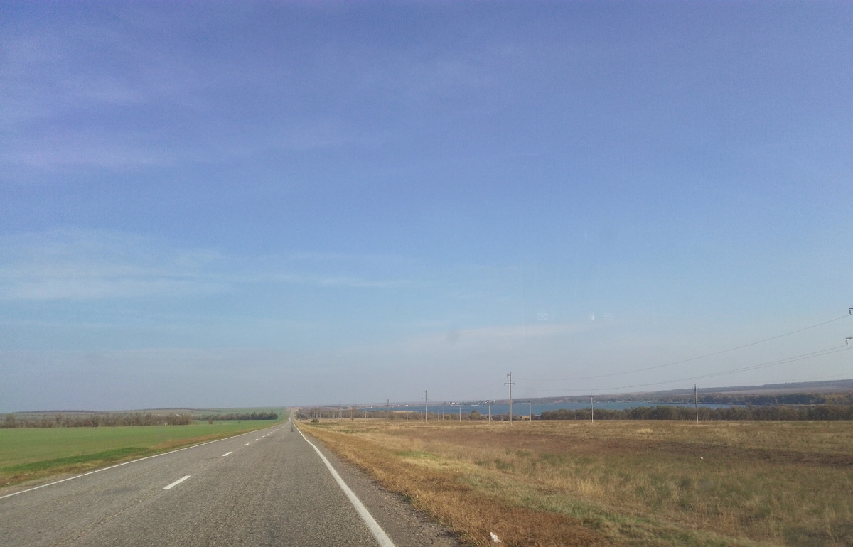 Проезжаем озеро