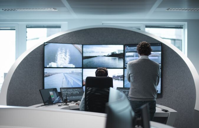 Прибрежный центр управления для мониторинга и дистанционного управления внутренними судами.