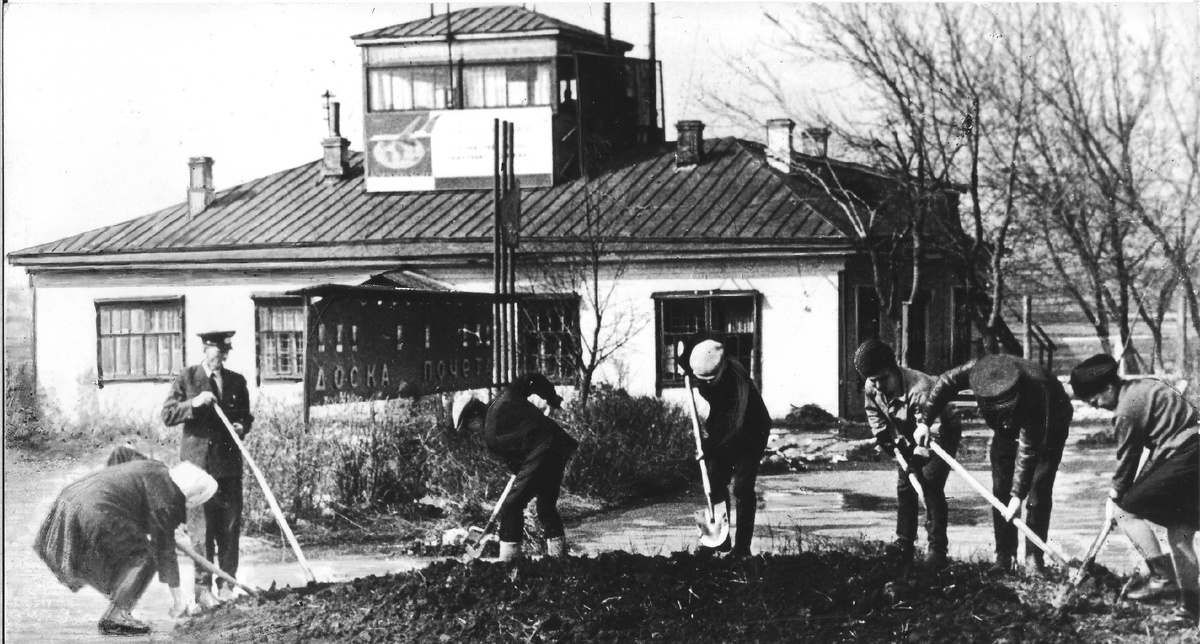 Здание аэровокзала в Ижевске, 1950е годы. 