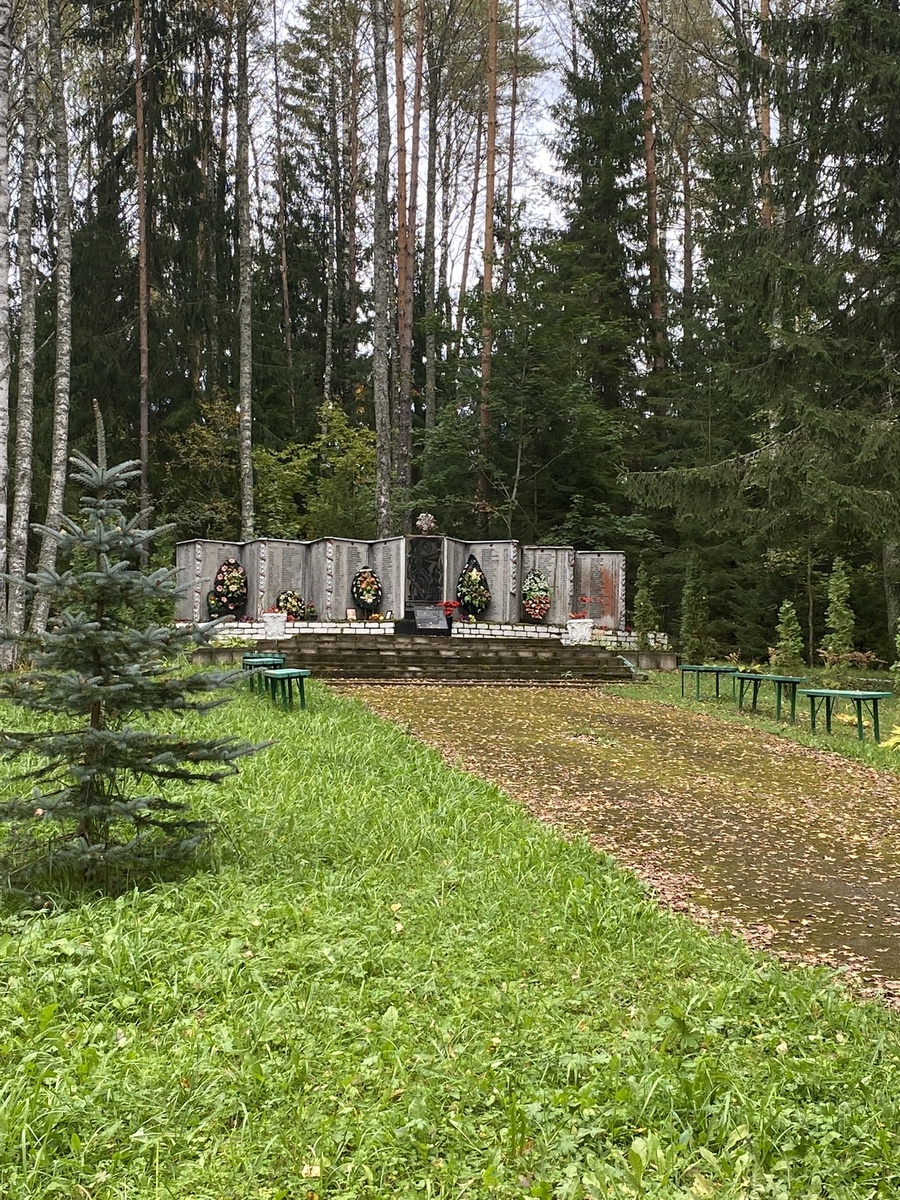 Мемориал «Братская могила» у деревни Сельцо