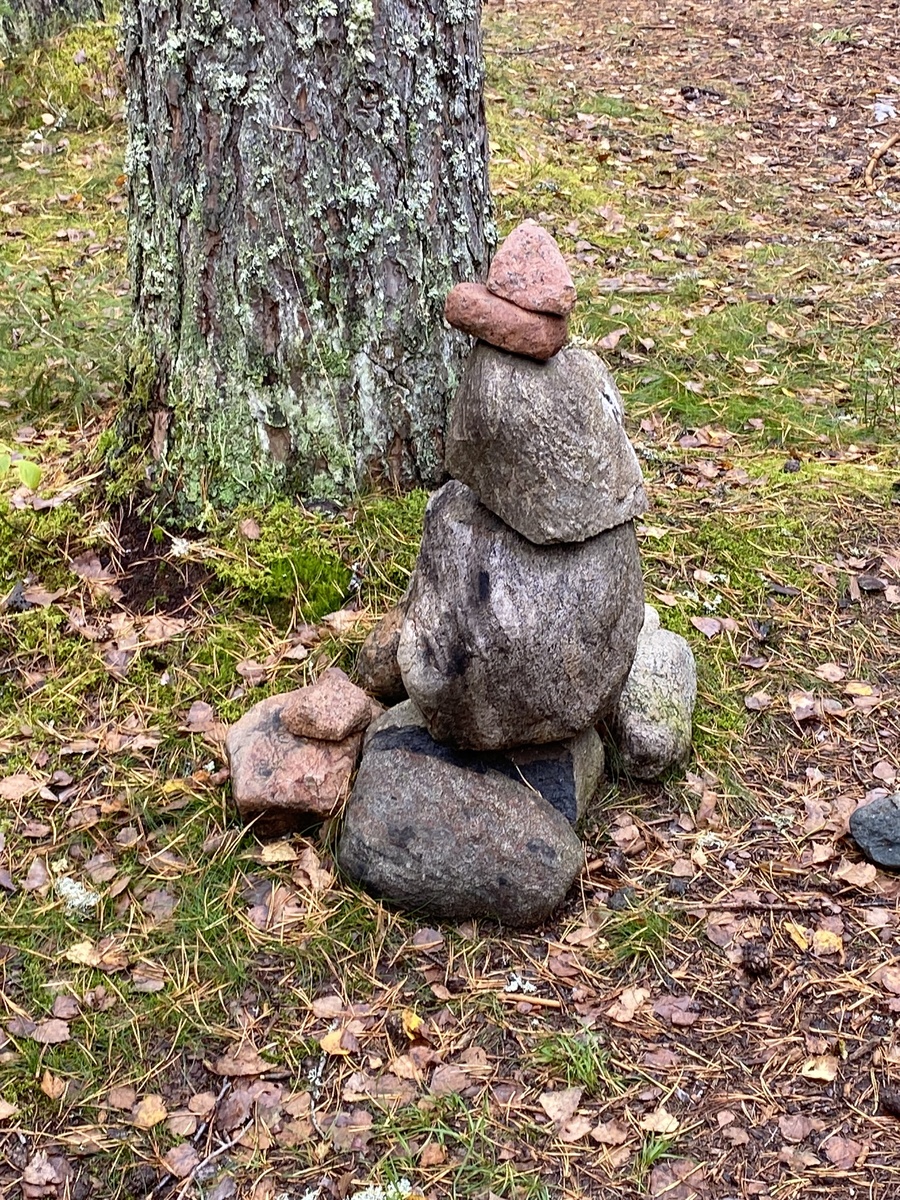 Каменные пирамидки