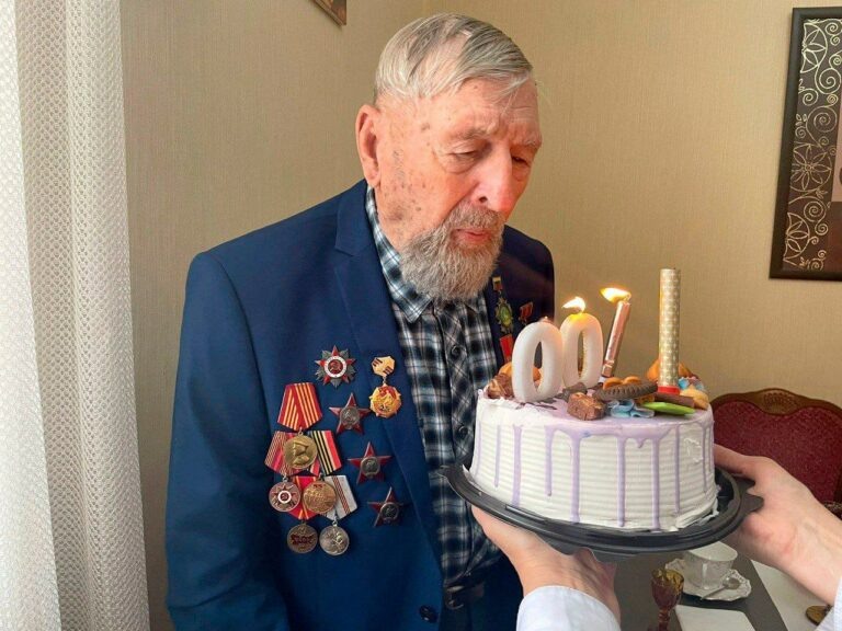    В Бузулуке ветеран ВОВ Александр Курцев отметил 100-летний юбилей Марина Шарт