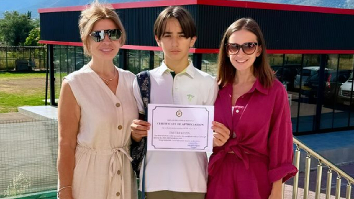 Ирина Агибалова с внуком Митей и дочкой Ритой. Фото: соцсети Ирины Агибаловой