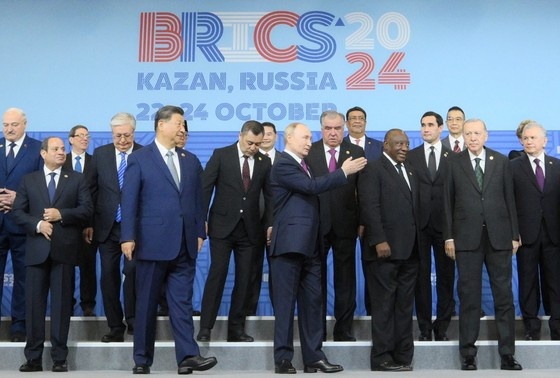     XVI саммит БРИКС. Совместное фотографирование глав делегаций государств БРИКС