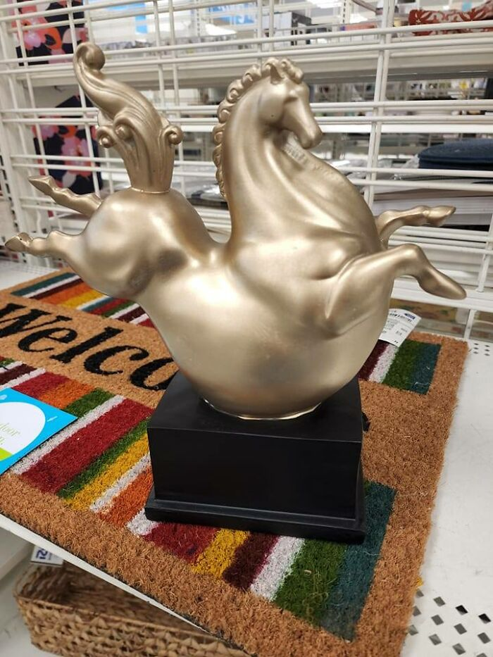 не мое фото из комиссионки, но очень подходит мне)