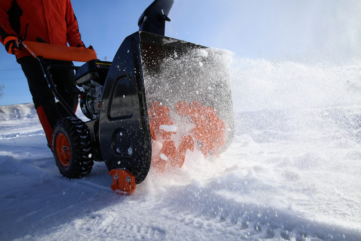 Колесный снегоуборщик