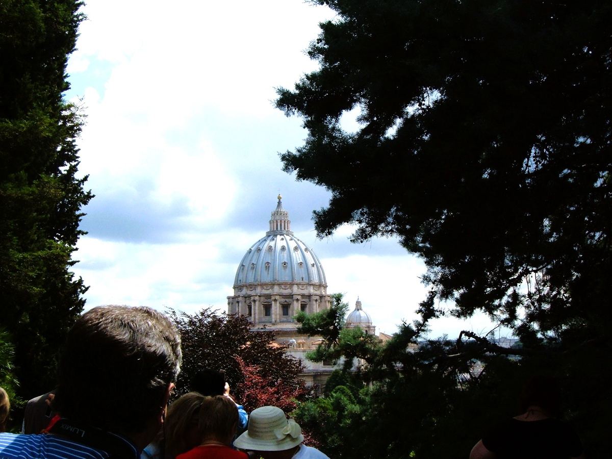 Купол базилики Святого Петра в Ватикане.